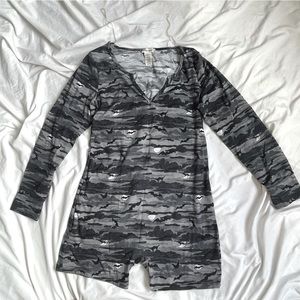 Shosho Long Sleeve Romper Halloween Gray Black Print Size XL